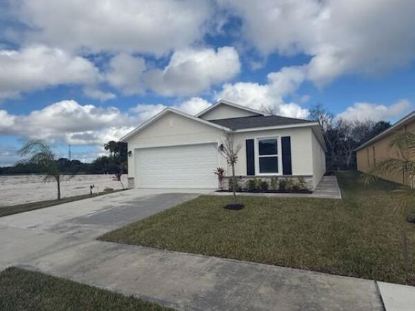 581 SW Richmond Circle , Palm Bay, FL 32908