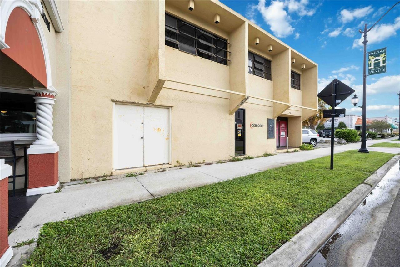 214 Miami Avenue E, Venice, FL 34285 Photo