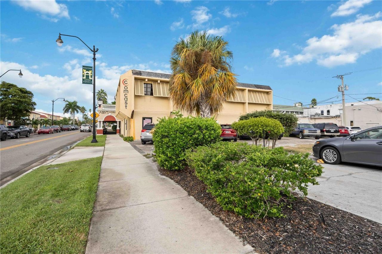 214 Miami Avenue E, Venice, FL 34285 Photo