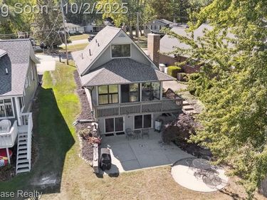 688 Wolverine Drive, Wolverine Lake Vlg, MI 48390