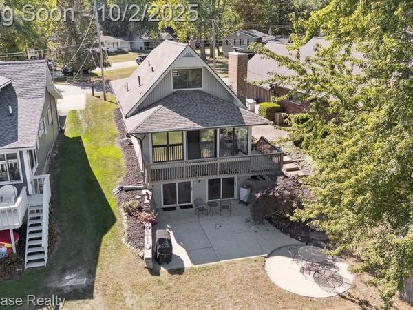 688 Wolverine Drive, Wolverine Lake Vlg, MI 48390