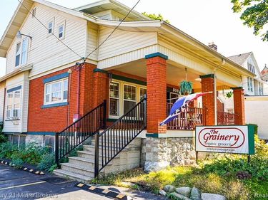 809 Church Street, Flint, MI 48502