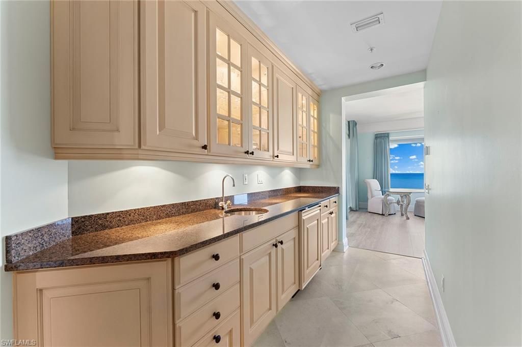 81 Seagate Dr, Unit 801, Naples, FL 34103 Photo