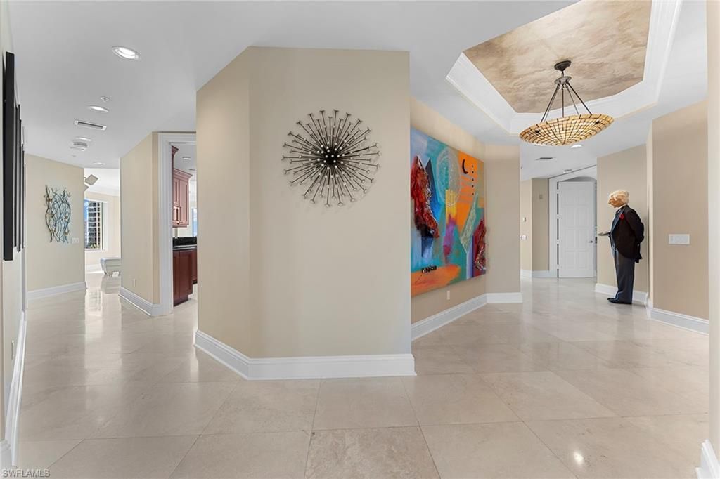 81 Seagate Dr, Unit 801, Naples, FL 34103 Photo