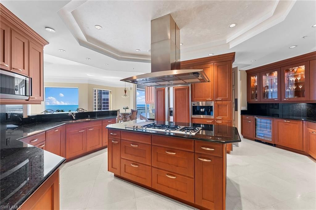 81 Seagate Dr, Unit 801, Naples, FL 34103 Photo