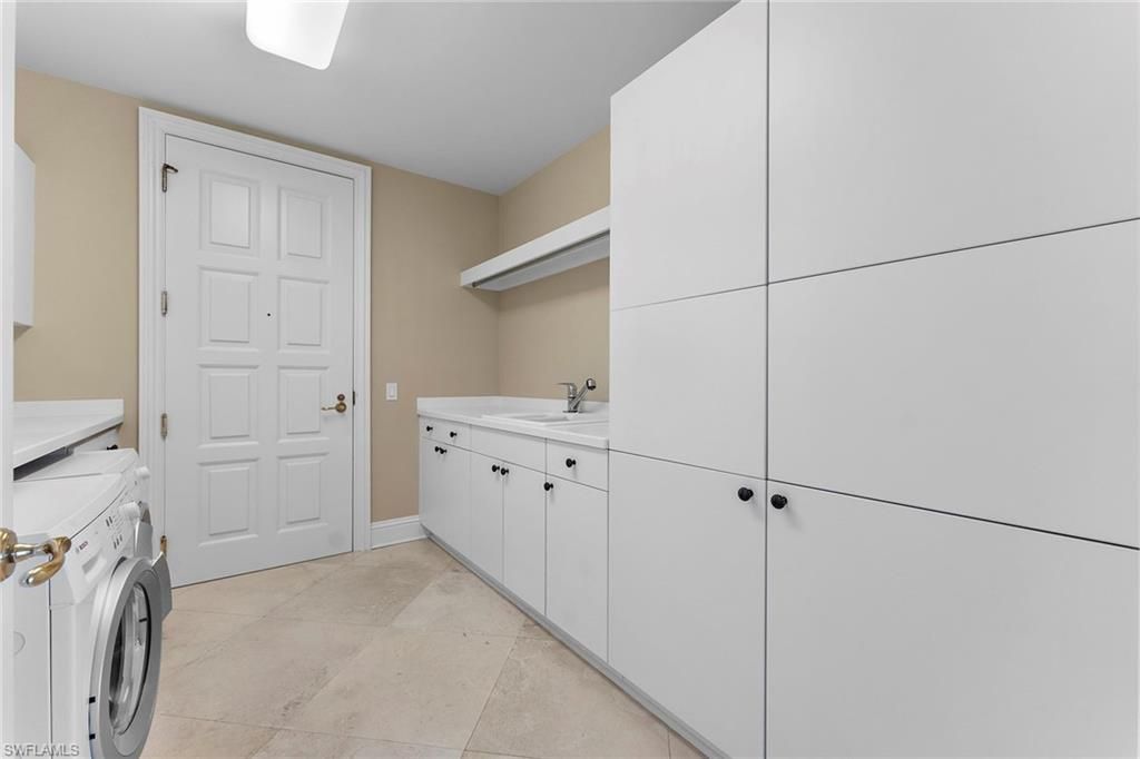 81 Seagate Dr, Unit 801, Naples, FL 34103 Photo