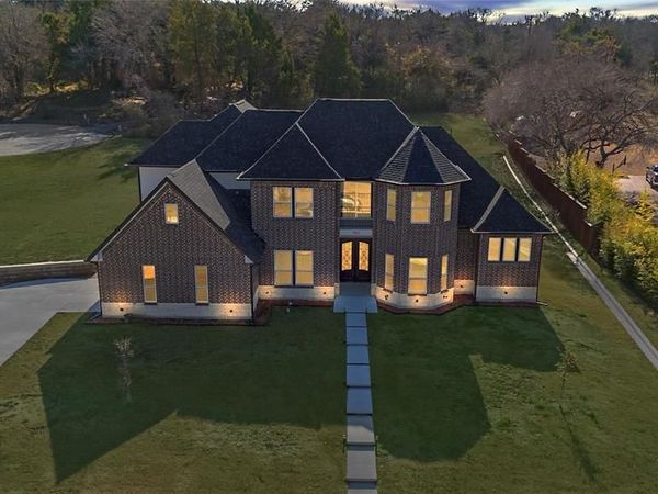 702 Linkcrest Drive, Duncanville, TX 75137