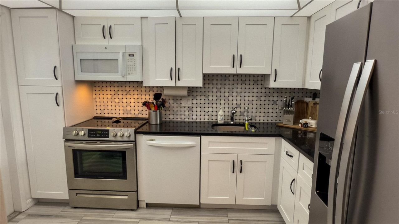 7461 W Country Club Drive N, Unit 209, Sarasota, FL 34243 Photo