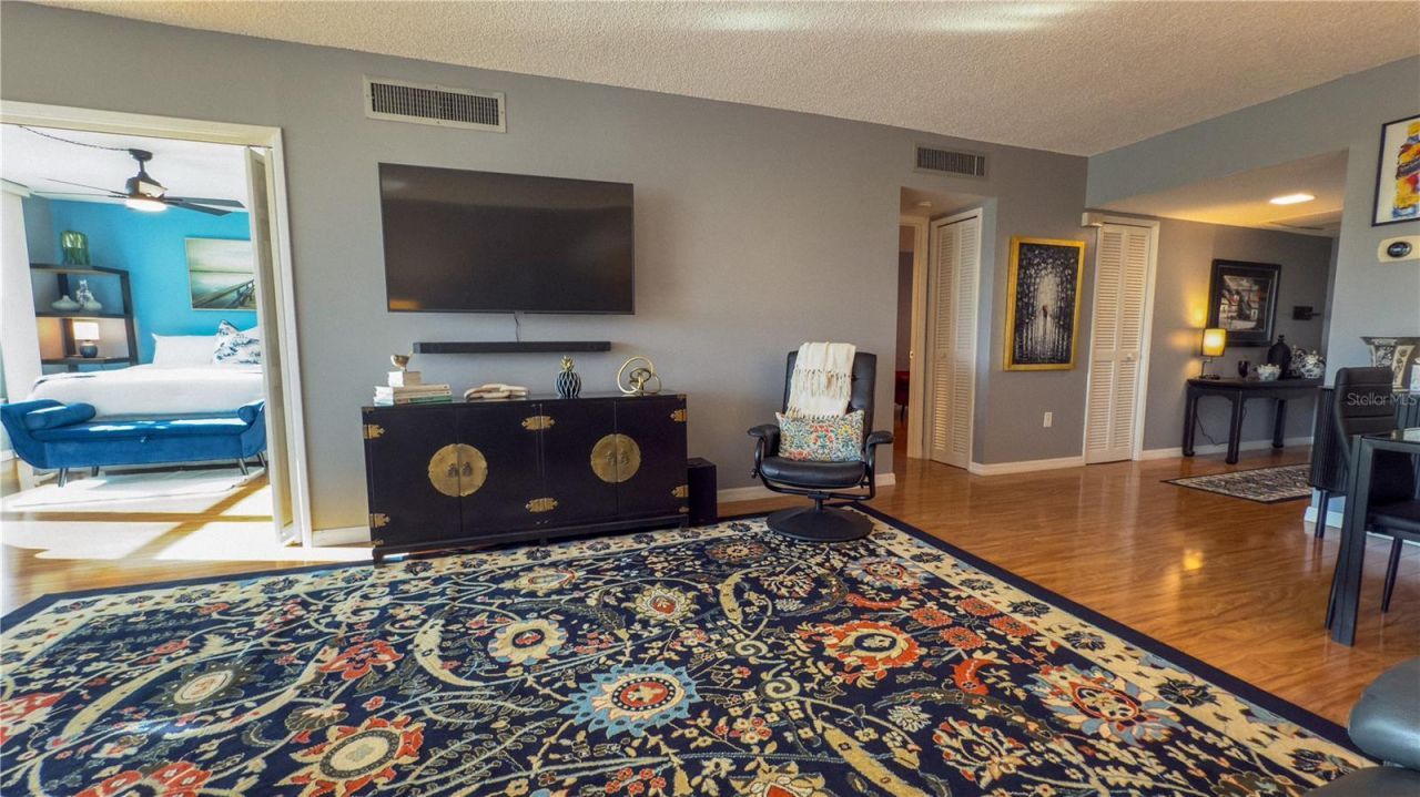 7461 W Country Club Drive N, Unit 209, Sarasota, FL 34243 Photo