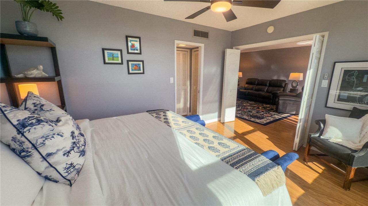 7461 W Country Club Drive N, Unit 209, Sarasota, FL 34243 Photo