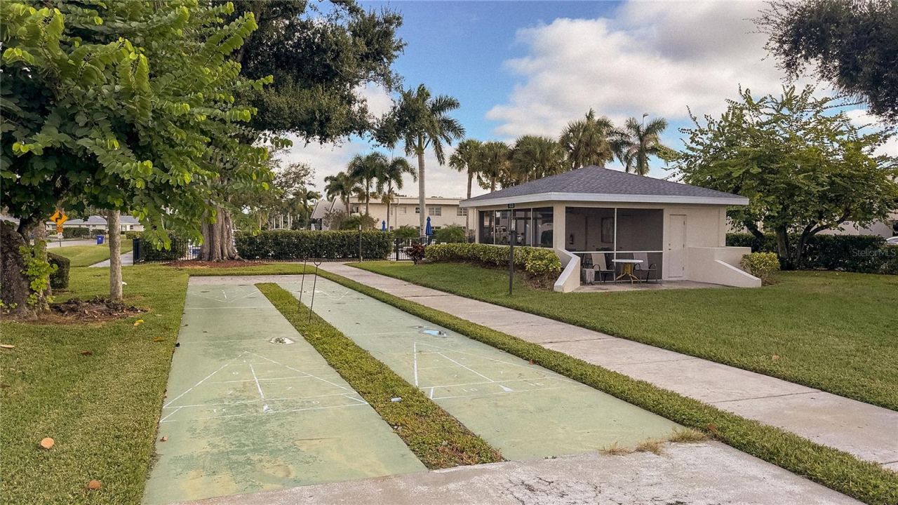 7461 W Country Club Drive N, Unit 209, Sarasota, FL 34243 Photo