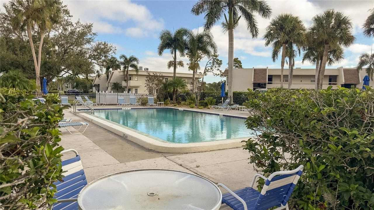 7461 W Country Club Drive N, Unit 209, Sarasota, FL 34243 Photo