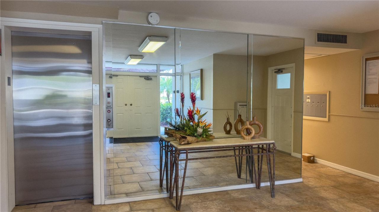 7461 W Country Club Drive N, Unit 209, Sarasota, FL 34243 Photo
