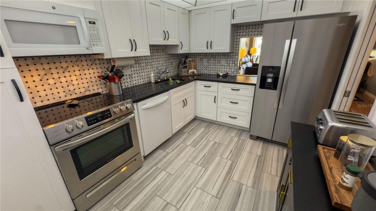 7461 W Country Club Drive N, Unit 209, Sarasota, FL 34243 Photo