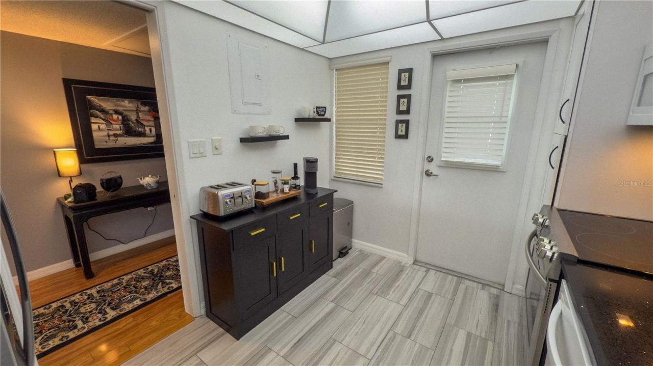 7461 W Country Club Drive N, Unit 209, Sarasota, FL 34243 Photo