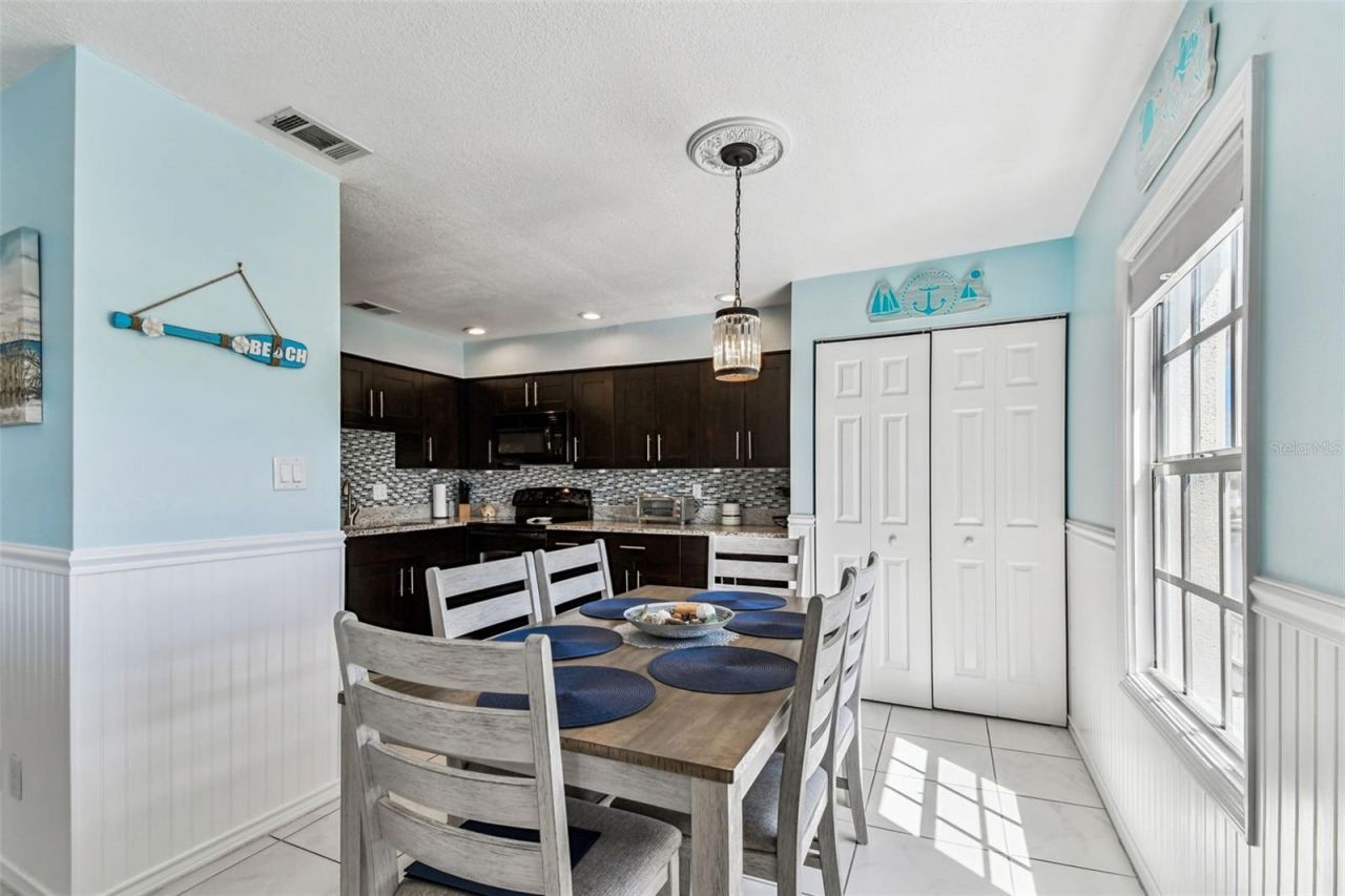 5116 Beach Drive Se, Unit D, Saint Petersburg, FL 33705 Photo