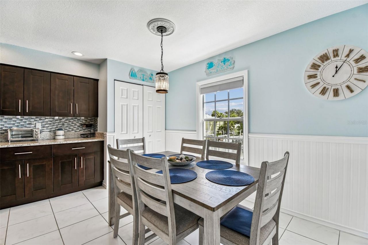 5116 Beach Drive Se, Unit D, Saint Petersburg, FL 33705 Photo