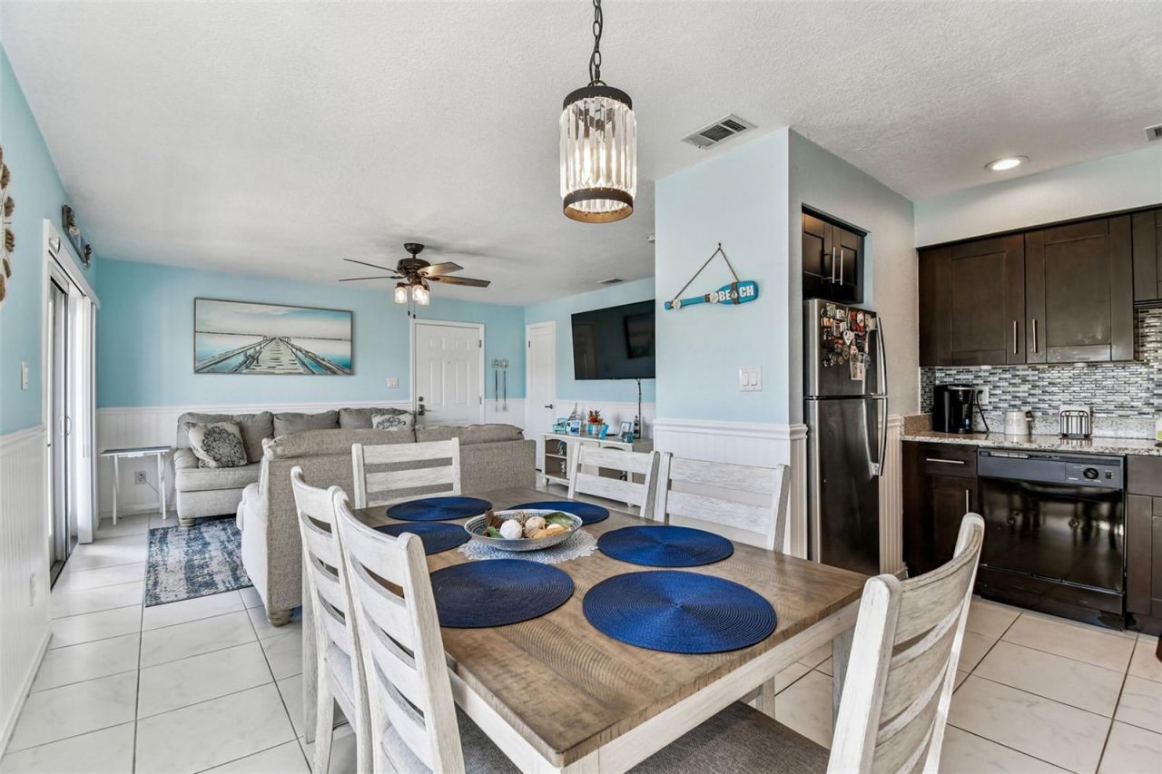 5116 Beach Drive Se, Unit D, Saint Petersburg, FL 33705 Photo