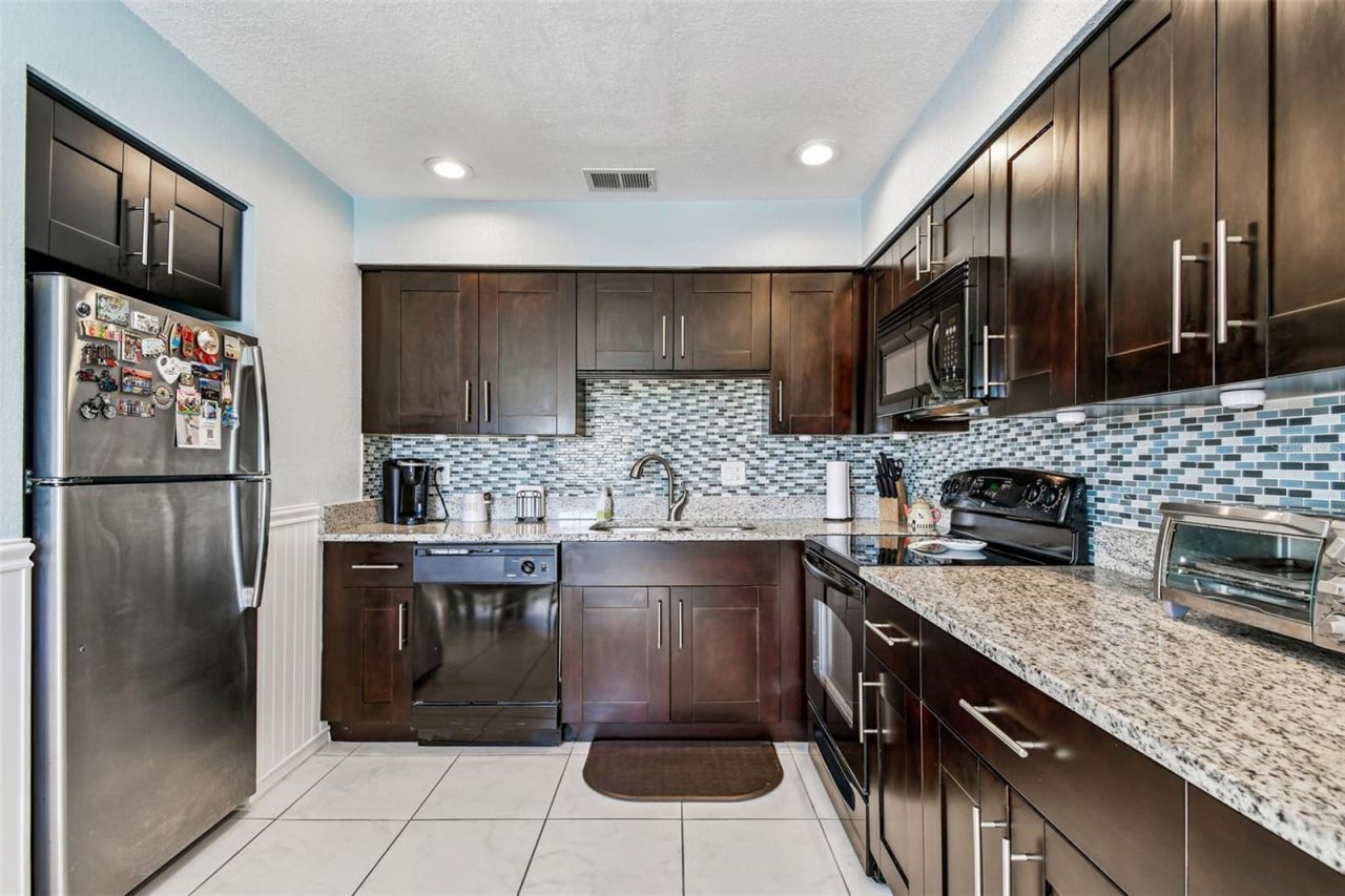 5116 Beach Drive Se, Unit D, Saint Petersburg, FL 33705 Photo