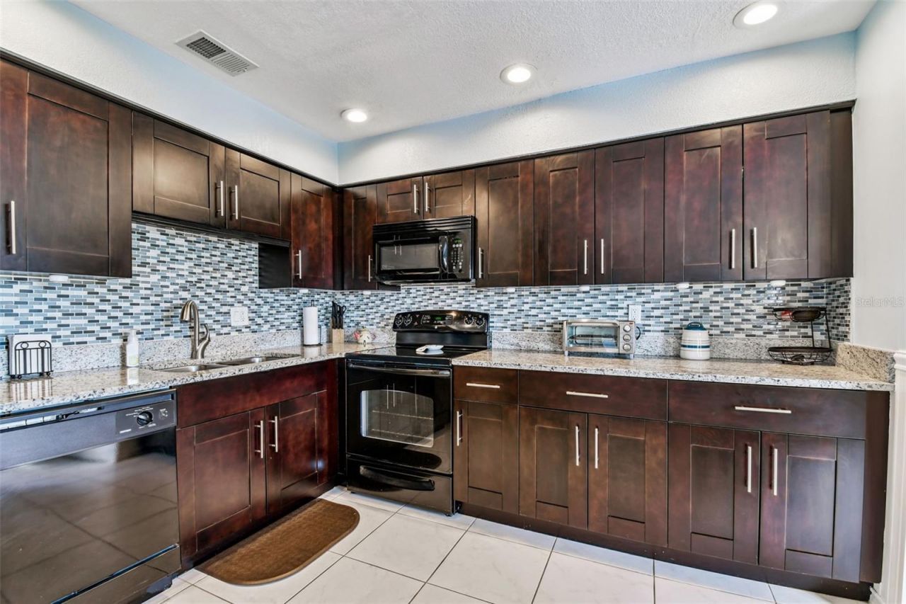 5116 Beach Drive Se, Unit D, Saint Petersburg, FL 33705 Photo