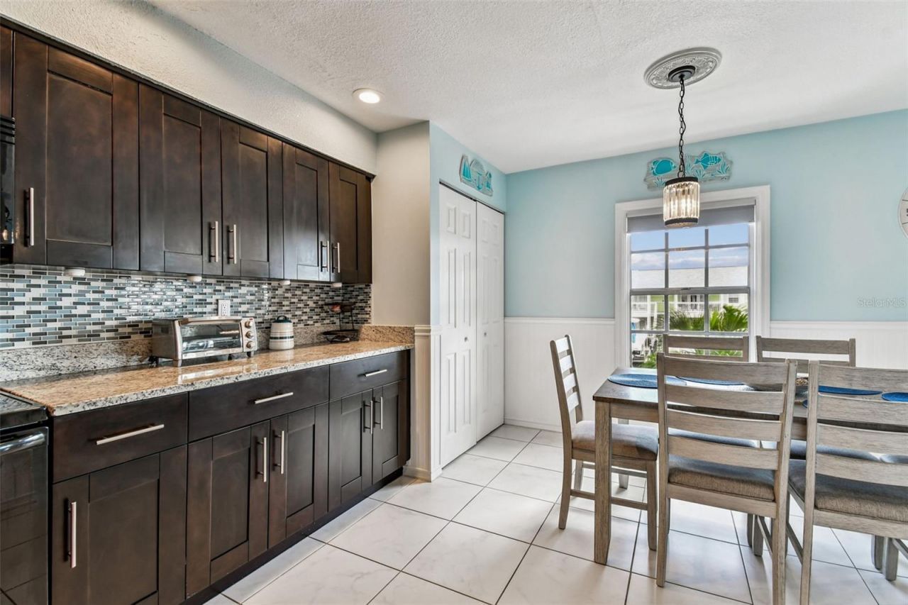 5116 Beach Drive Se, Unit D, Saint Petersburg, FL 33705 Photo