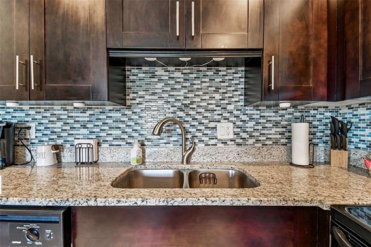 5116 Beach Drive Se, Unit D, Saint Petersburg, FL 33705 Photo