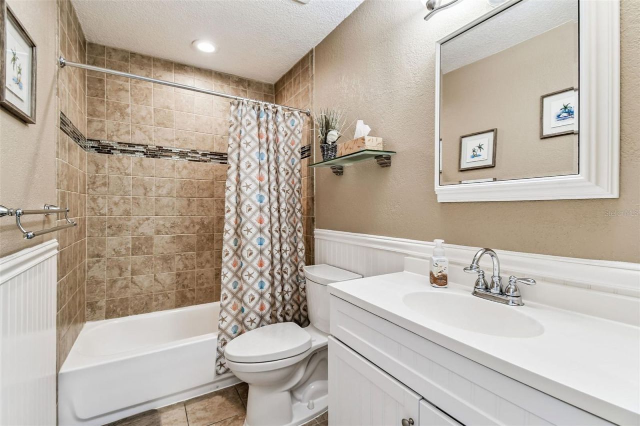 5116 Beach Drive Se, Unit D, Saint Petersburg, FL 33705 Photo