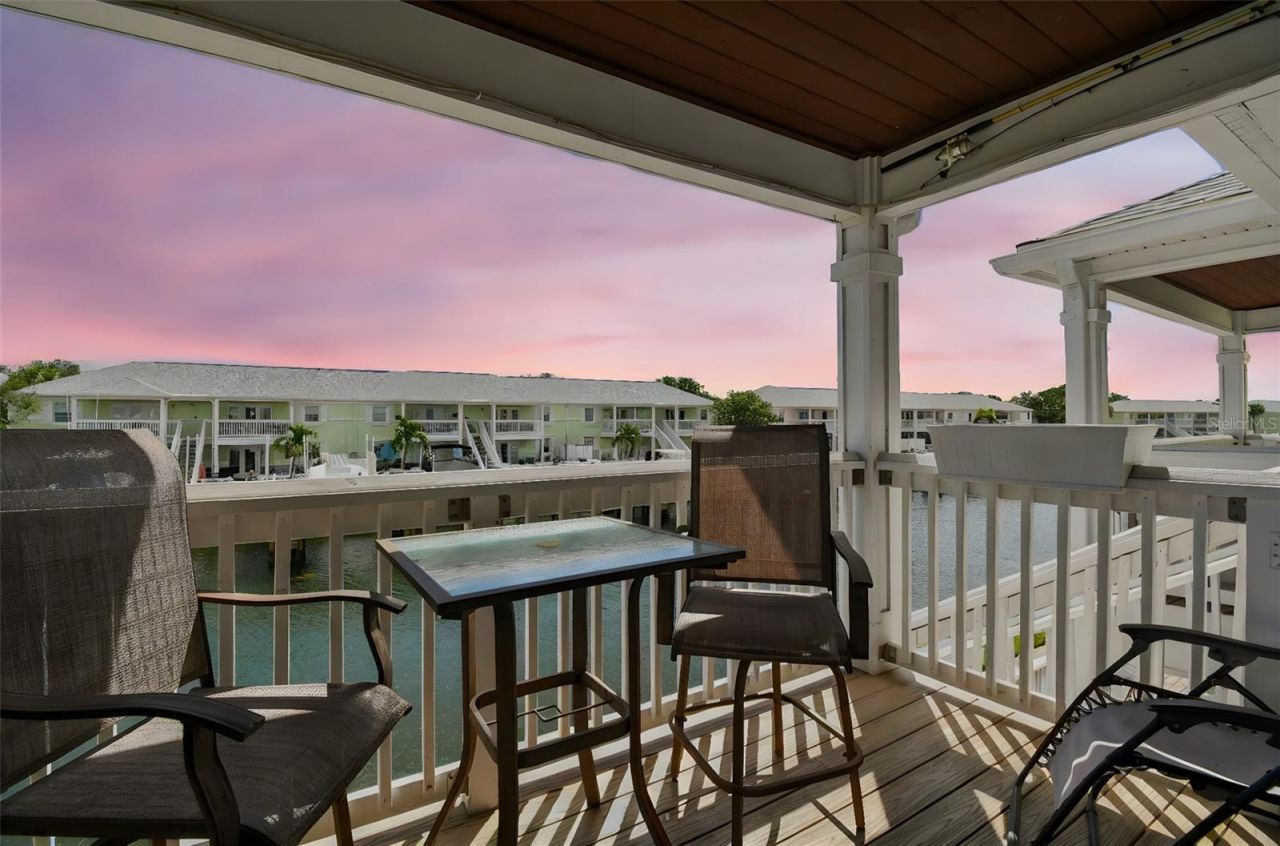 5116 Beach Drive Se, Unit D, Saint Petersburg, FL 33705 Photo