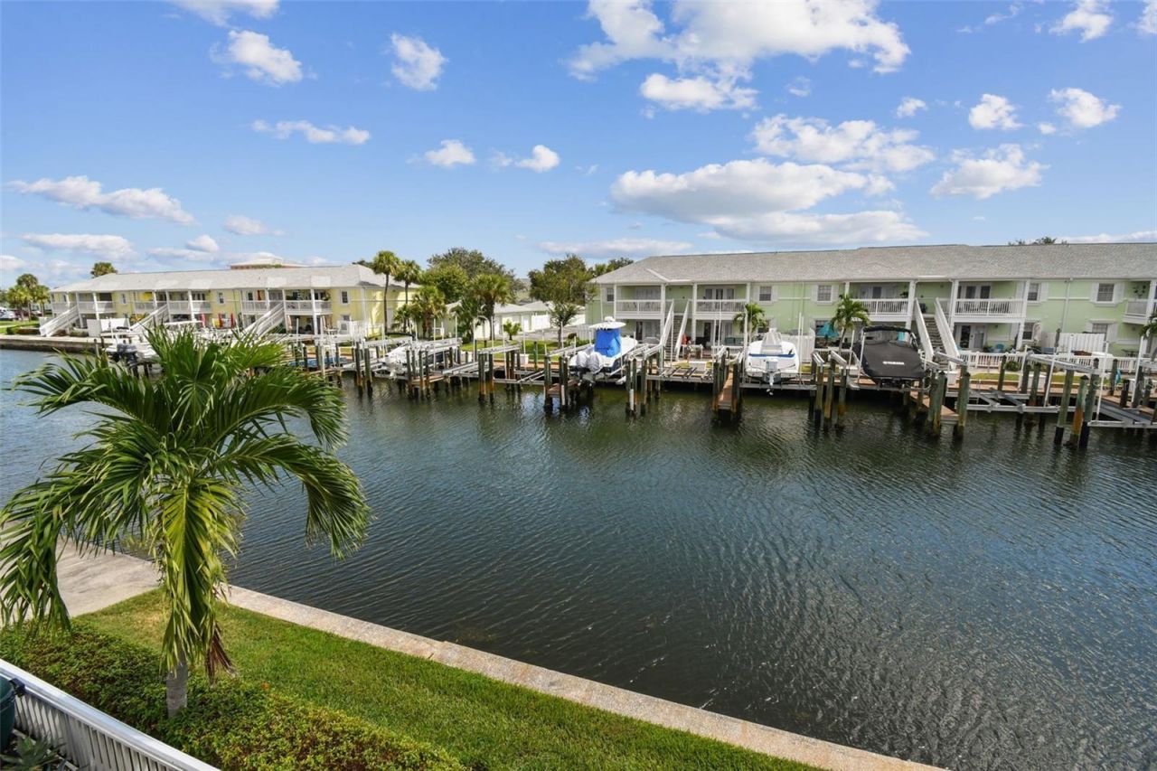 5116 Beach Drive Se, Unit D, Saint Petersburg, FL 33705 Photo