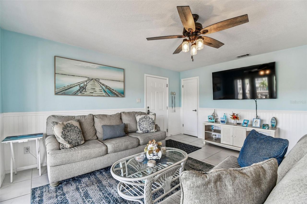 5116 Beach Drive Se, Unit D, Saint Petersburg, FL 33705 Photo