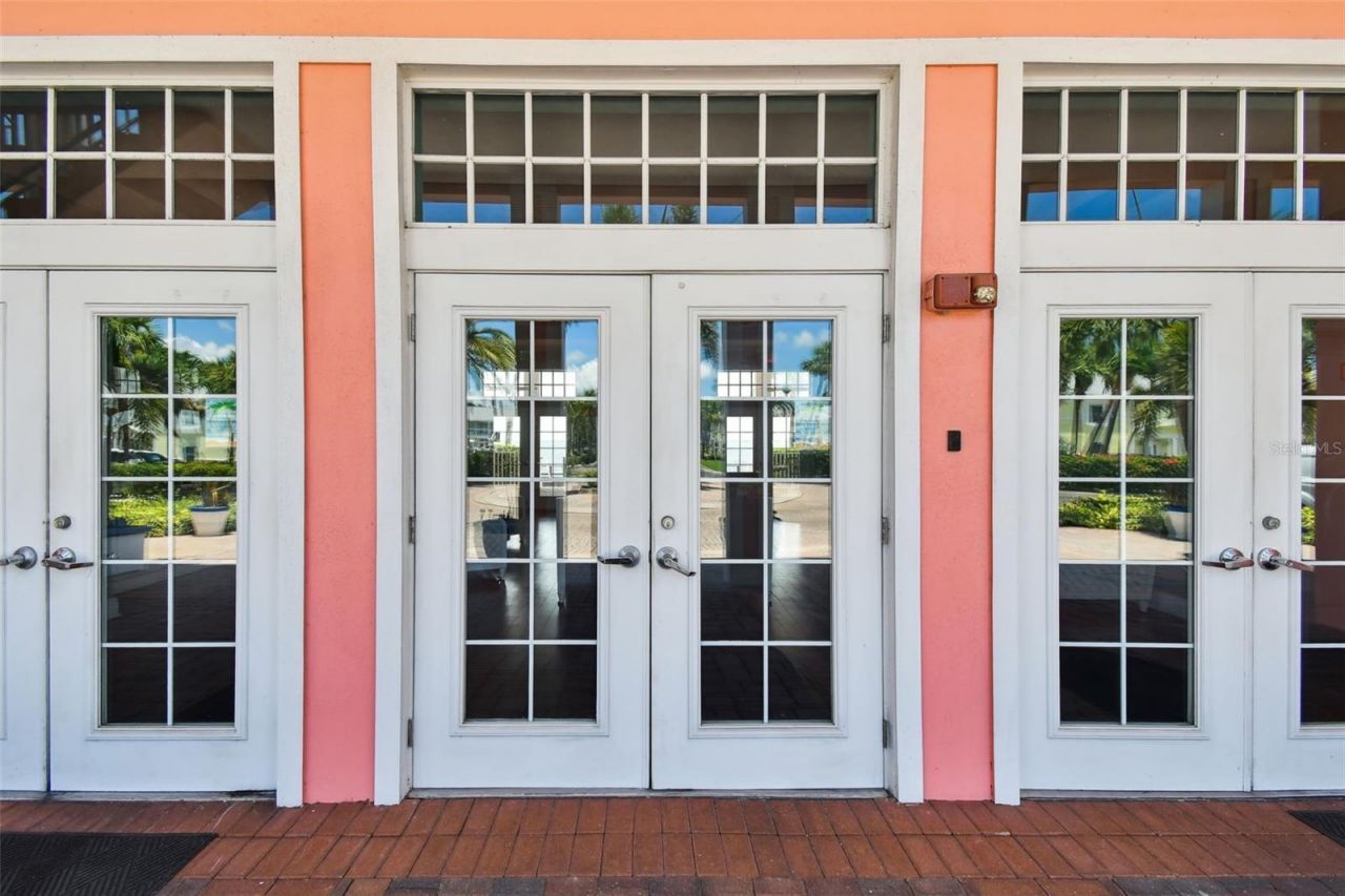 5116 Beach Drive Se, Unit D, Saint Petersburg, FL 33705 Photo