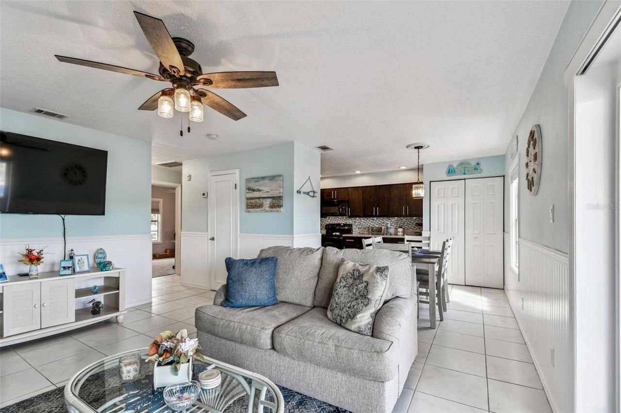 5116 Beach Drive Se, Unit D, Saint Petersburg, FL 33705 Photo
