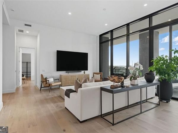 2425 PEACHTREE Road, Unit 1504, Atlanta, GA 30305