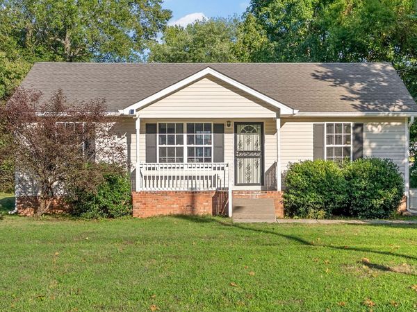 411 Buckeye Ln, Clarksville, TN 37042