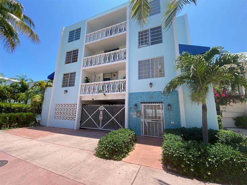 335 Collins Avenue, Unit 403, Miami Beach, FL 33139 Photo