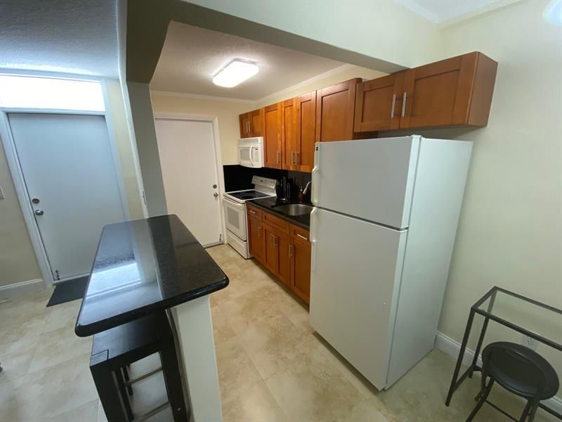 335 Collins Avenue, Unit 403, Miami Beach, FL 33139 Photo