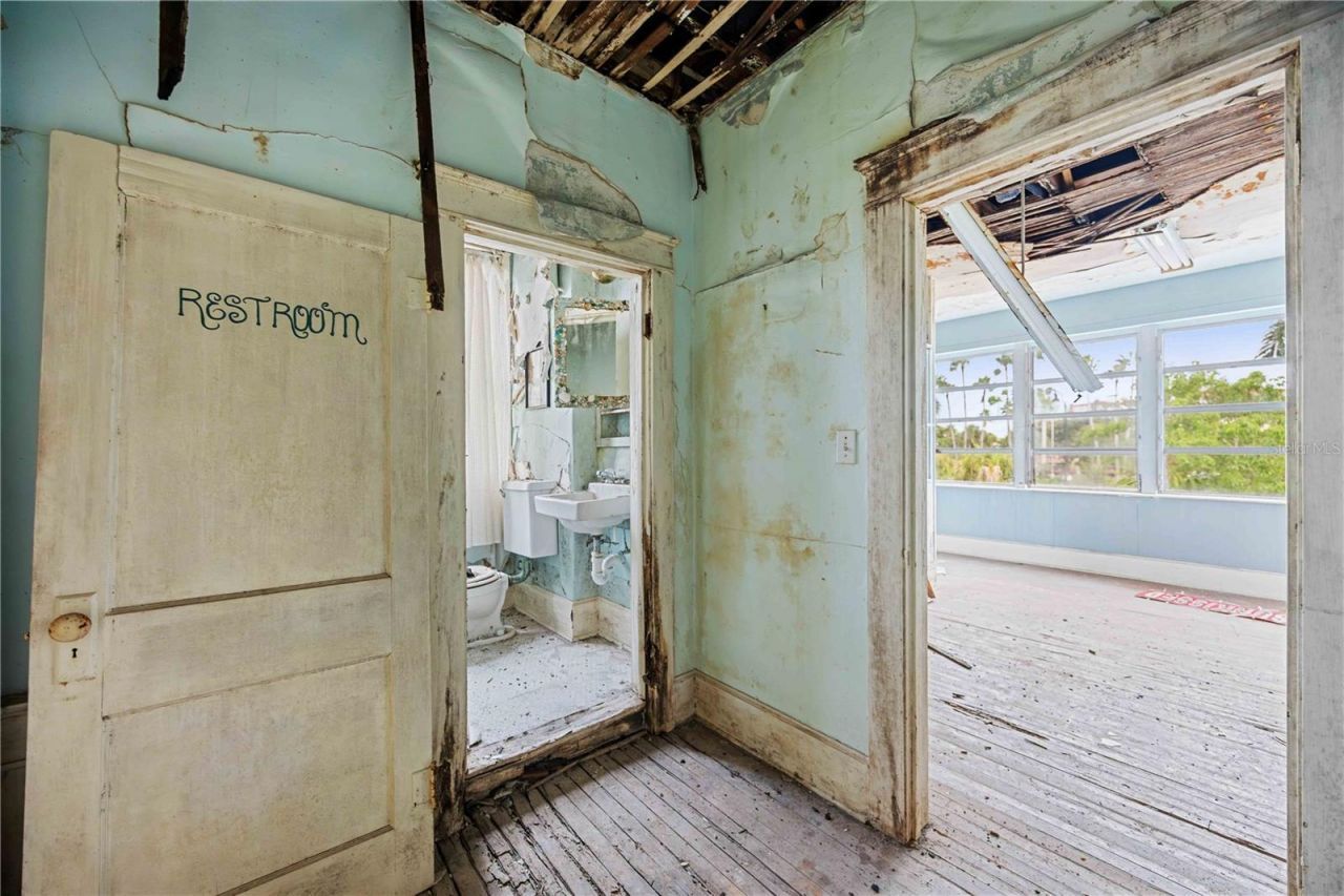 219 W Venice Avenue, Venice, FL 34285 Photo