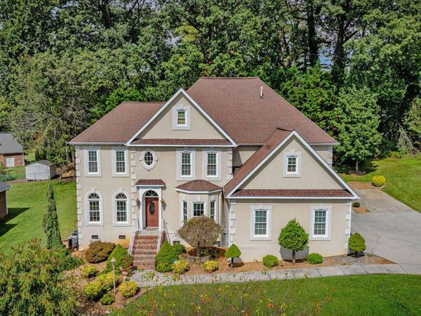 628 Red Oak Plantation Drive, Kingsport, TN 37663