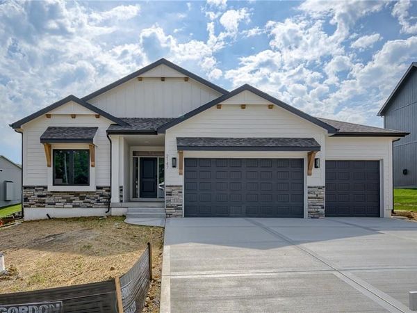 1000 Vera Drive, Raymore, MO 64083