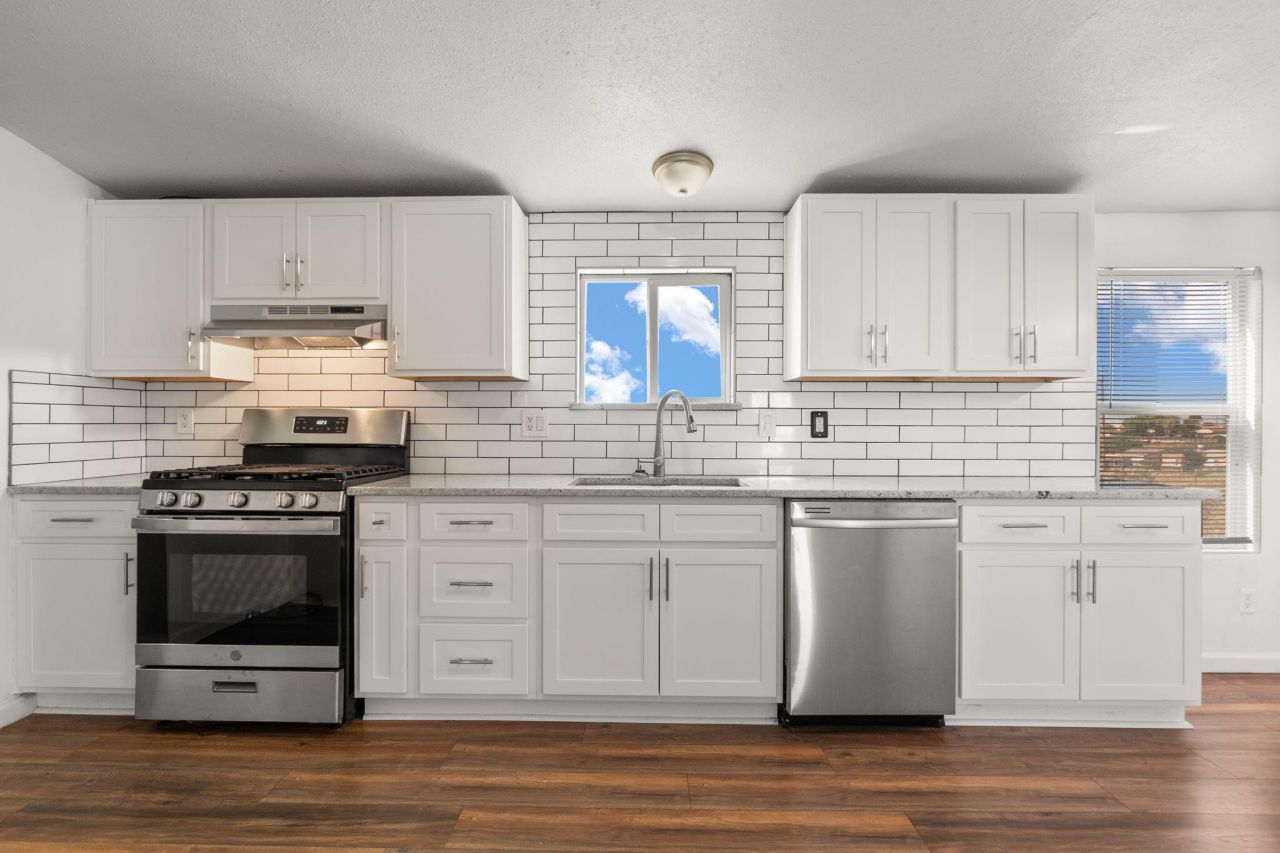 406 12th Avenue Nw, Rio Rancho, NM 87124 Main Photo