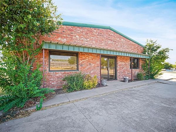 203 S Church Street , Jacksboro, TX 76458