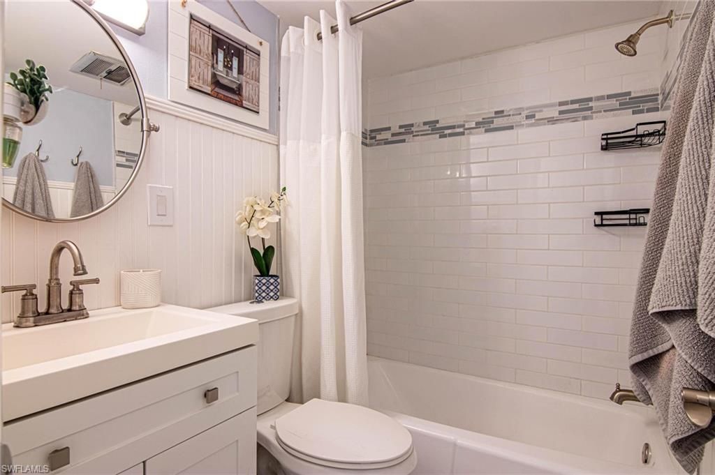 708 Victoria Dr , Unit 203, Cape Coral, FL 33904 Photo