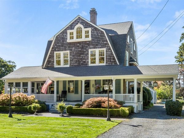 28 S Montgomery Avenue, Bay Shore, NY 11706