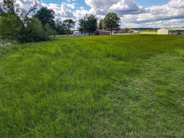 Emberton Street , Hartshorne, OK 74547