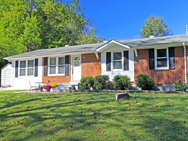 241 Castle Ln, Dover, TN 37058