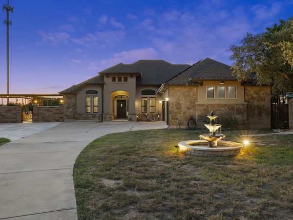 321 Sarahs LN, Liberty Hill, TX 78642