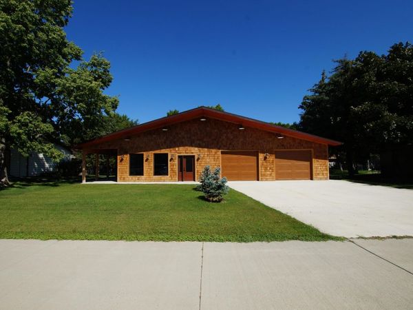 413 NE 15th Avenue, Aberdeen, SD 57401