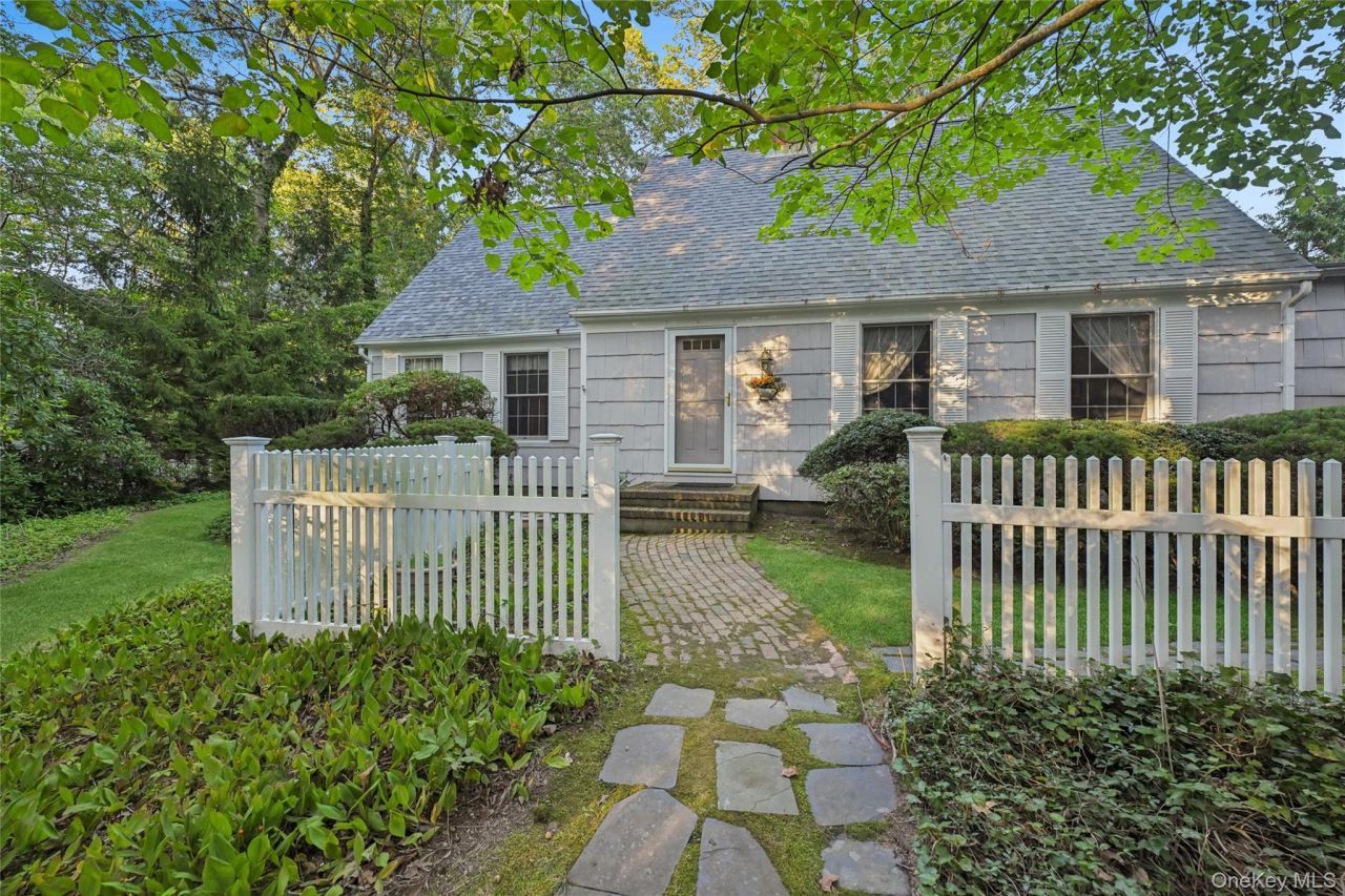 1420 Laurelwood Drive, Laurel, NY 11948 Main Photo