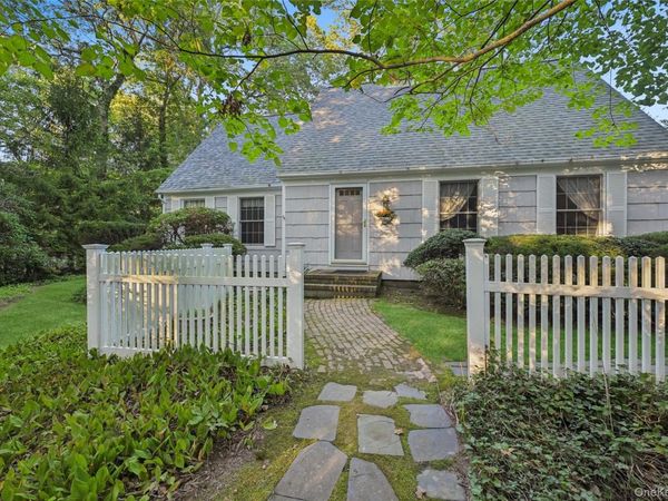 1420 Laurelwood Drive, Laurel, NY 11948