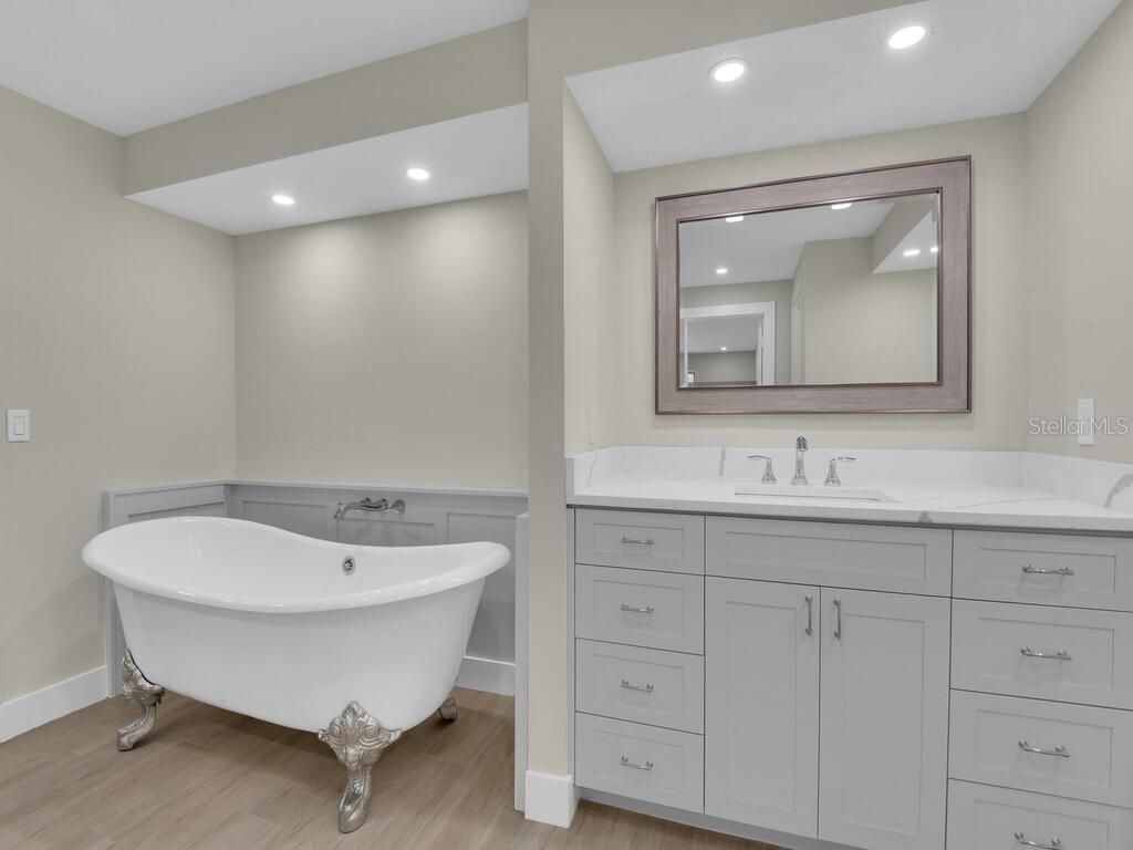 491 Cypress Way E, Naples, FL 34110 Photo